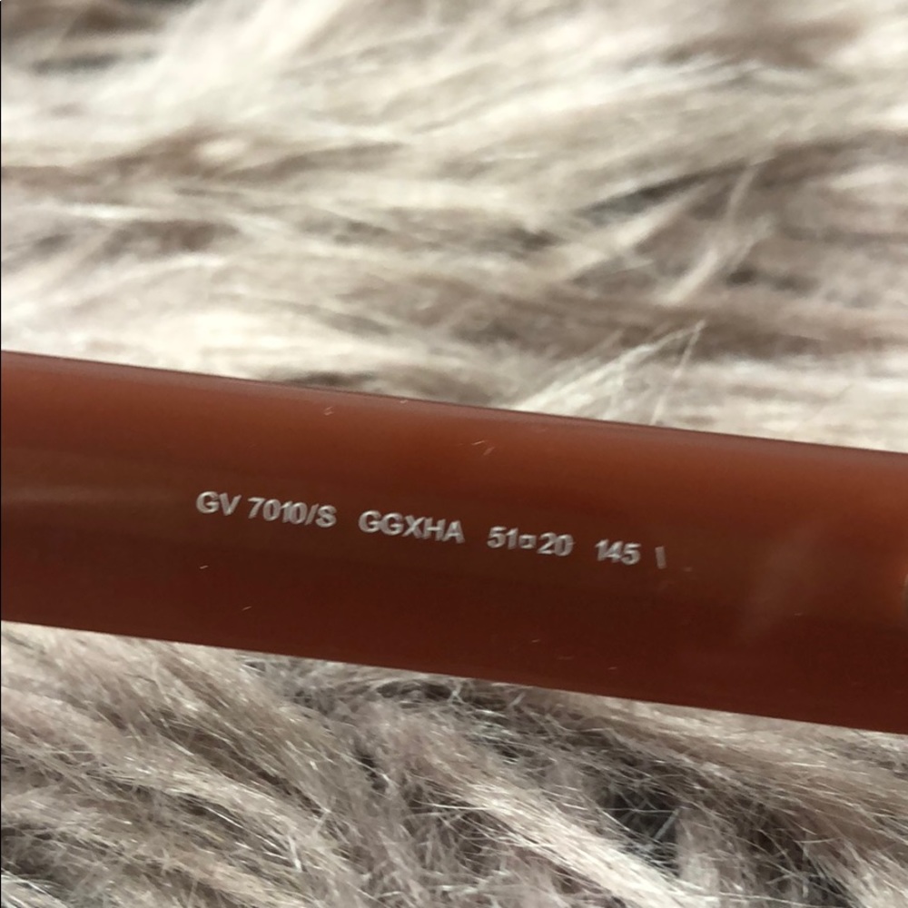 Givenchy 7010/S sunglasses - Picture 3 of 7